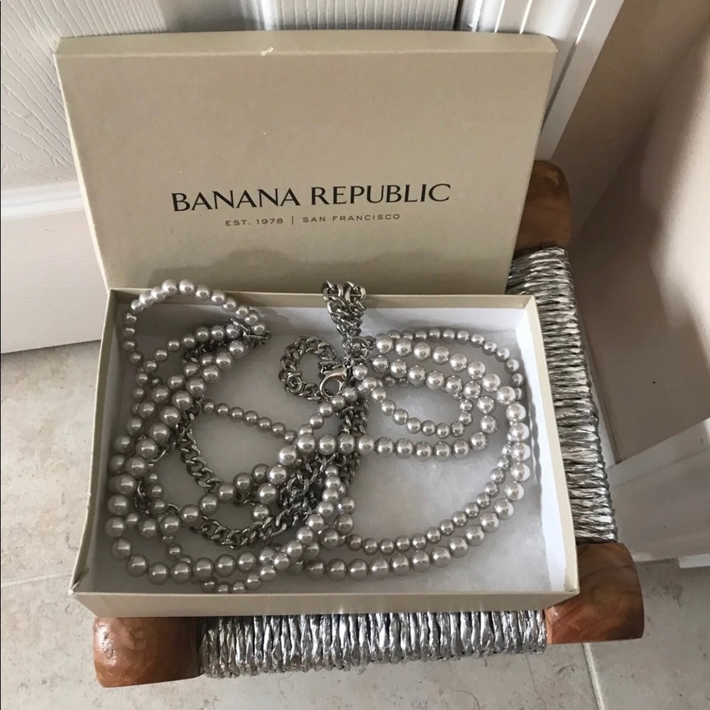 Banana Republic Pearl/Silver Necklace